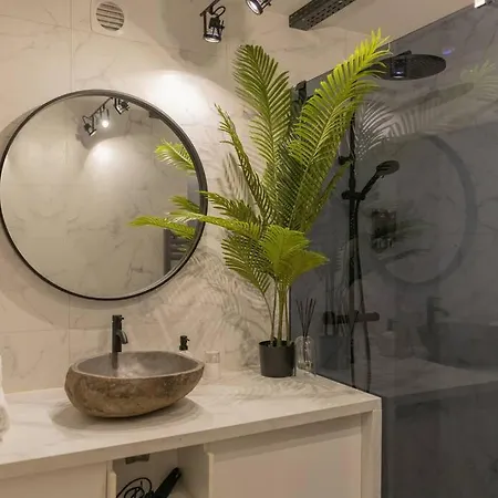 Superbe Plein Centre Avec Parking & Jardin *